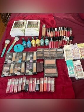 NYC, Carmindy, Covergirl Makeup Bundle. Press on Nails. Brushes.